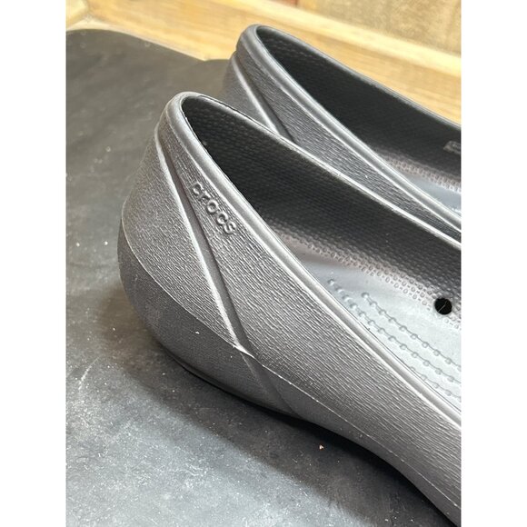 Crocs Womens Black Flats W/ Metallic Toe Cap Slip-On Size 6 Lightweight Comforta - Picture 2 of 8